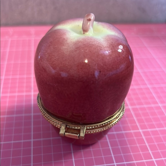 Elegant Red Apple Trinket Box - Picture 4 of 10